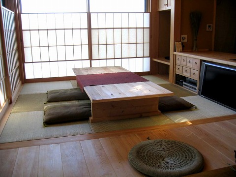 琉球表縁無し半畳市松敷き４畳半の部屋