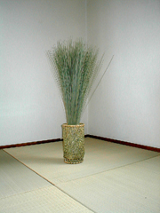 竹かごで飾る香雅美草